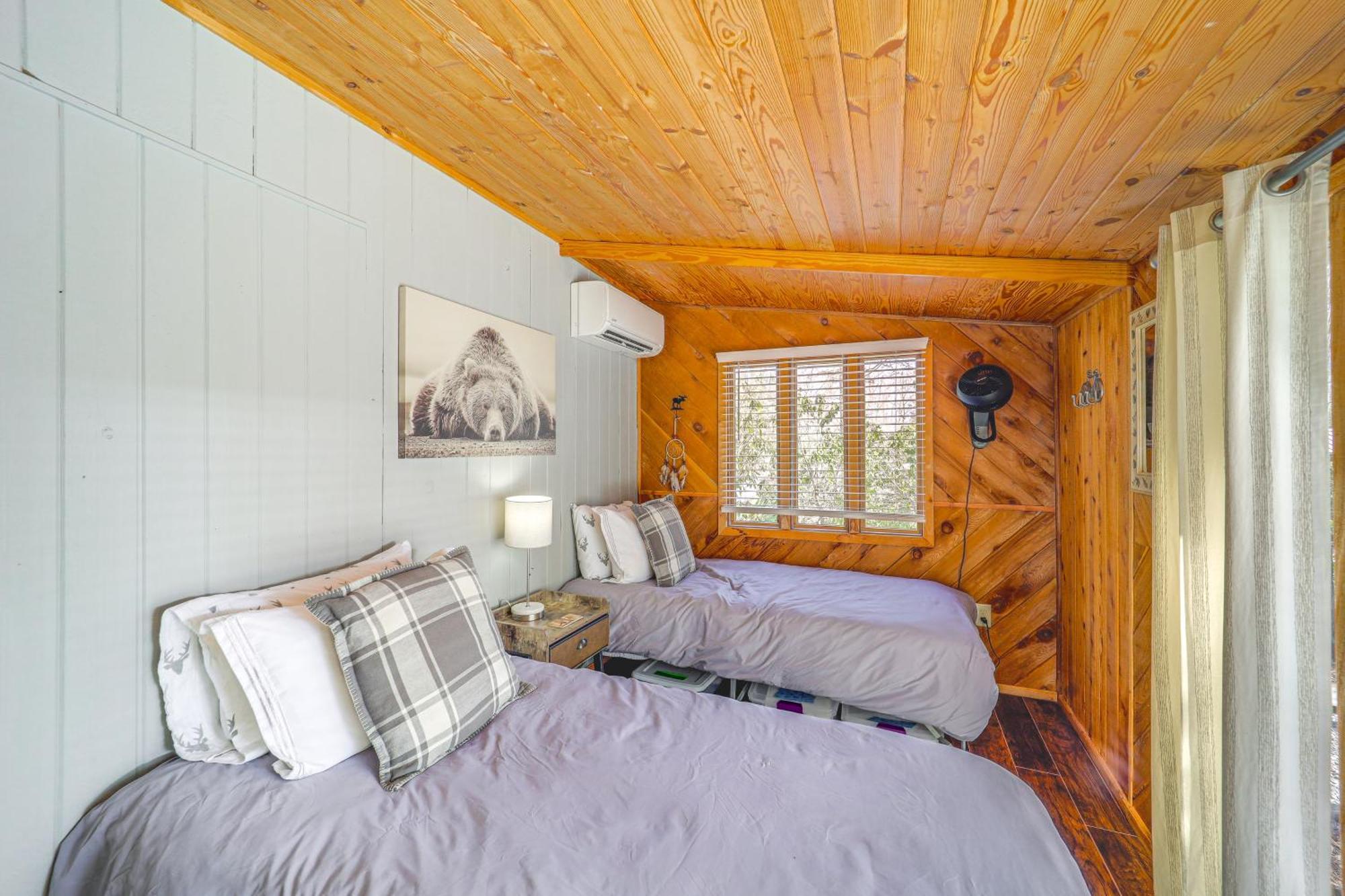 Rustic Newland Cabin With Deck By Lake And Trails! Экстерьер фото